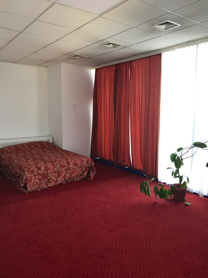 Apartament In Regim Hotelier Bacău Екстериор снимка